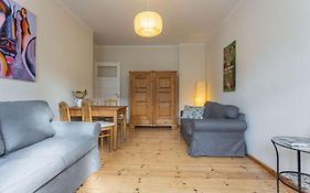 Zentrale Altbauwohnung Im Helmholtzkiez
