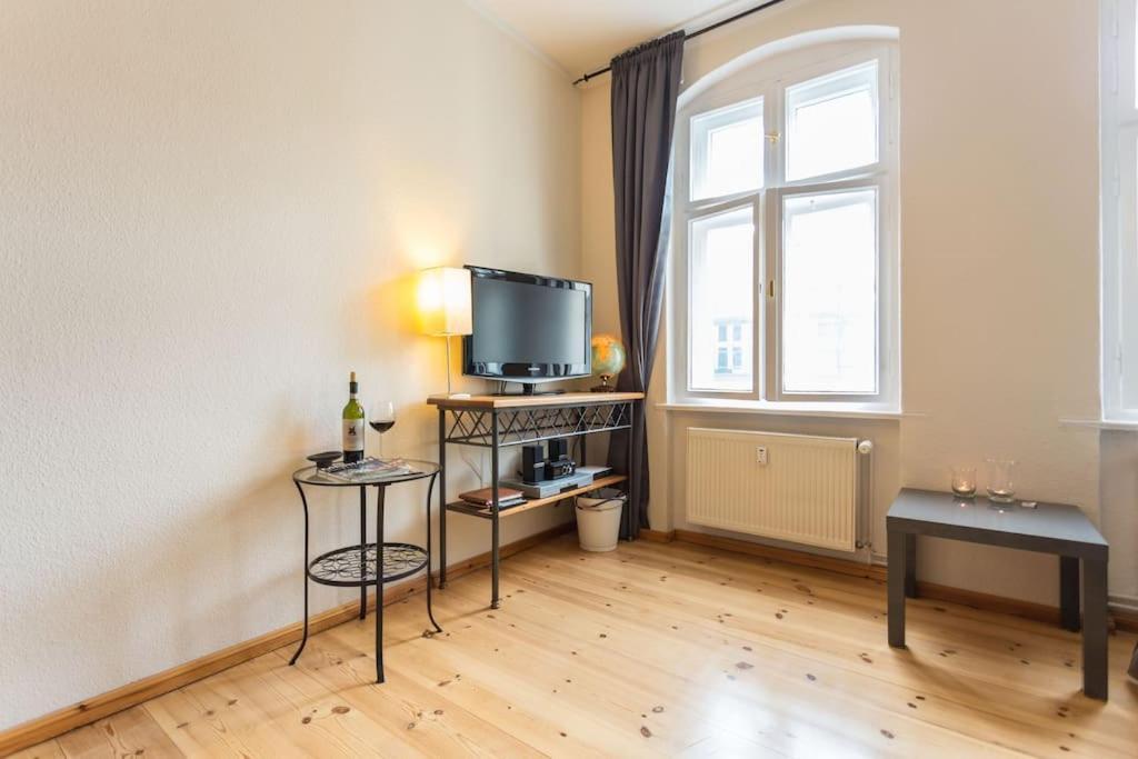 Zentrale Altbauwohnung Im Helmholtzkiez Berlin Exterior foto