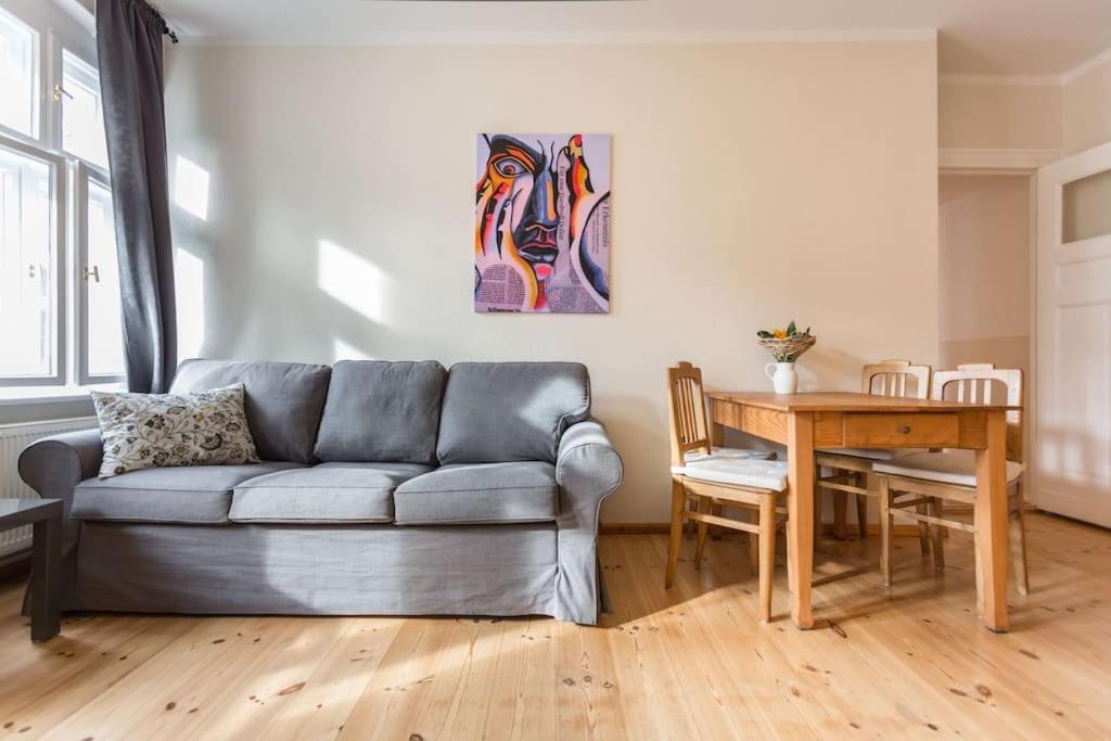 Zentrale Altbauwohnung Im Helmholtzkiez Berlin Exterior foto